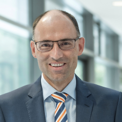 Dr. Günther Hribek